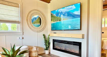 Tide Cabin | Walk to Lake Como + Fire Pit + Grill