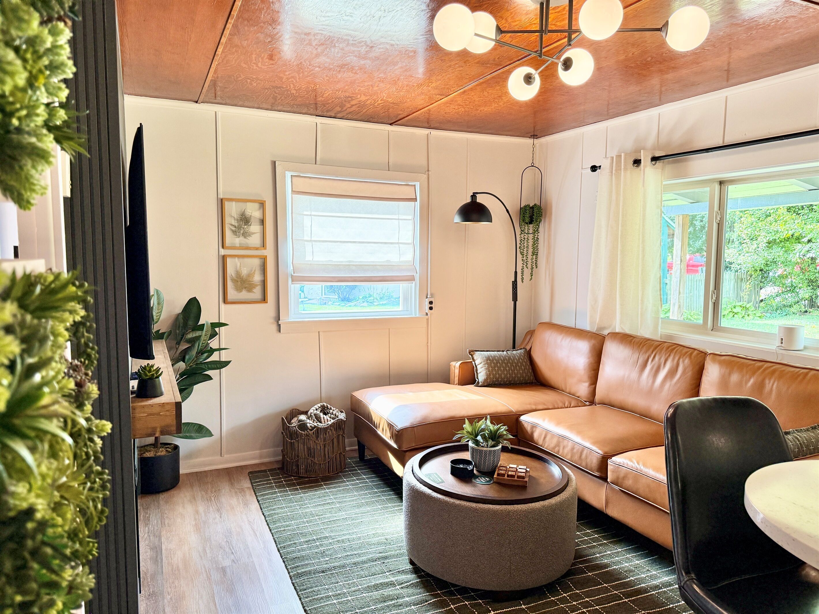 Smart TV, fireplace, stereo