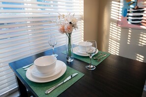 Dining - Feels Like Home - Fast Wi-Fi, Coffee Bar, Quiet (Lexington)