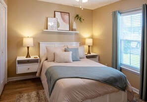 2 bedrooms, desk, iron/ironing board, free WiFi - Feels Like Home - Fast Wi-Fi, Coffee Bar, Quiet (Lexington)