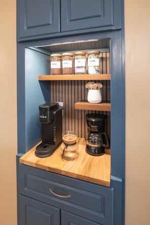 Interior - Feels Like Home - Fast Wi-Fi, Coffee Bar, Quiet (Lexington)