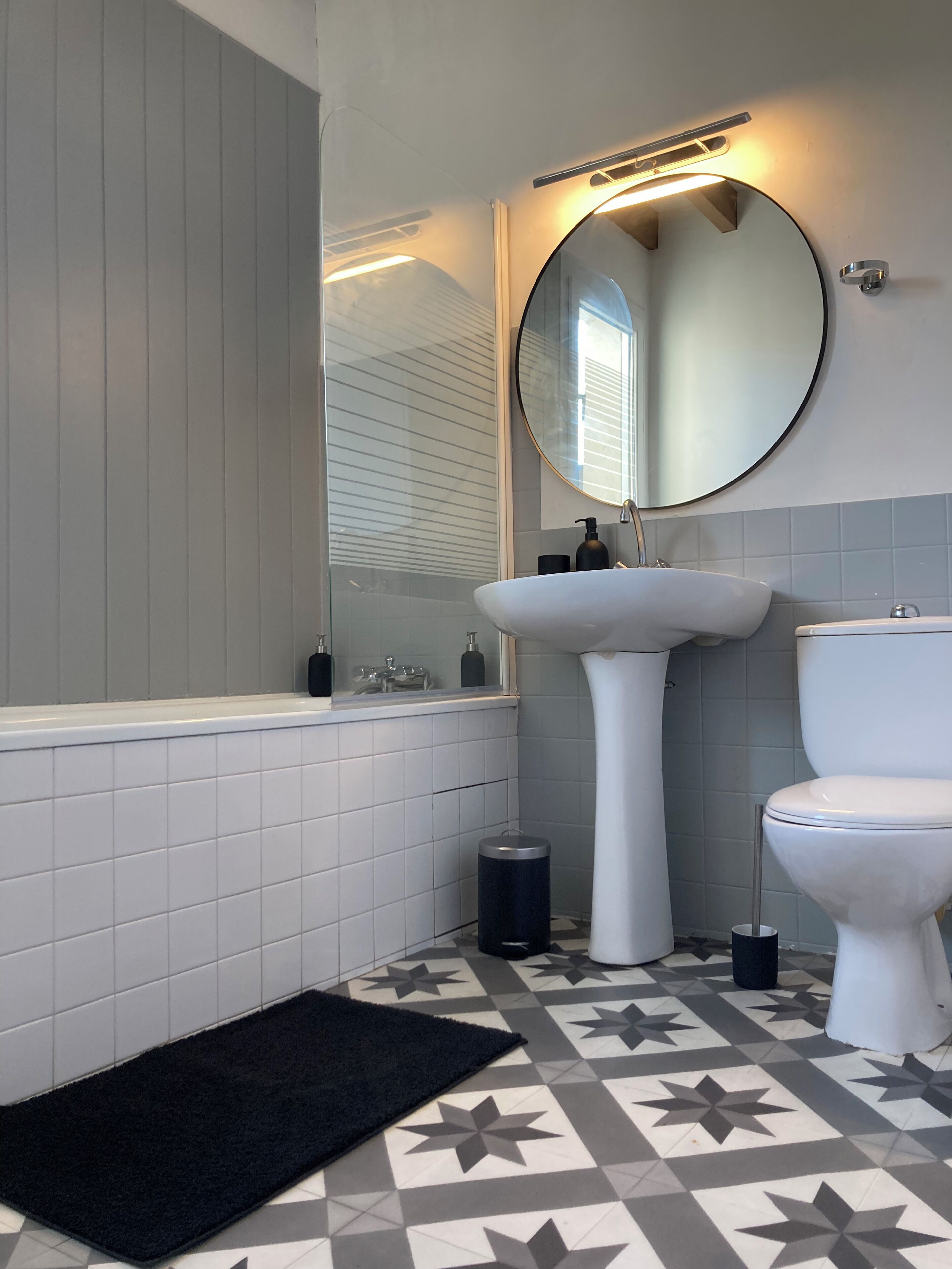 提供毛巾、番梘、廁紙