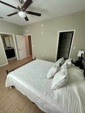 2 bedrooms, free WiFi, bed sheets - Central City Condominiums #202 2 BR/2BA (Sarasota)