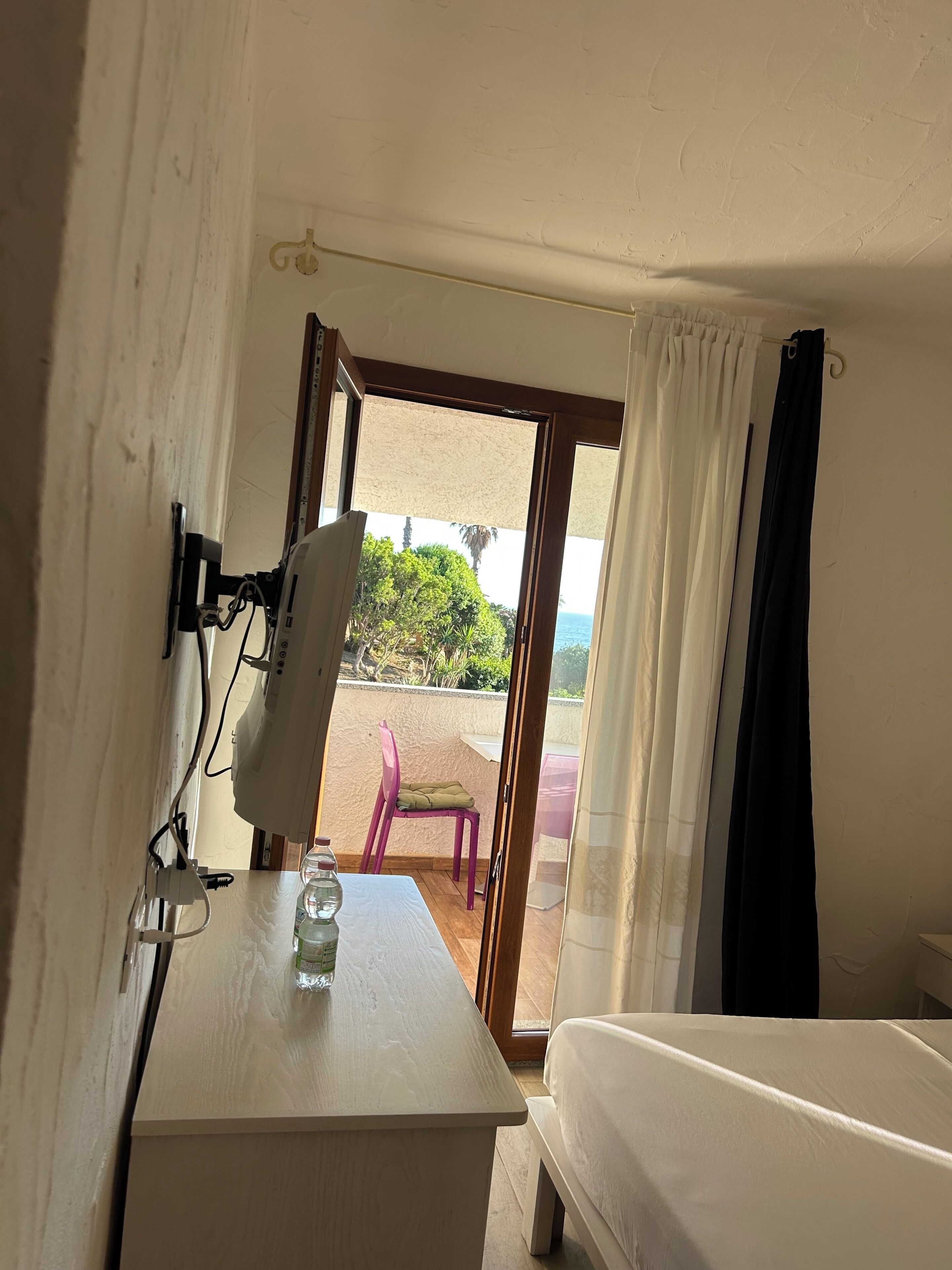 7 bedrooms, iron/ironing board, WiFi, bed sheets