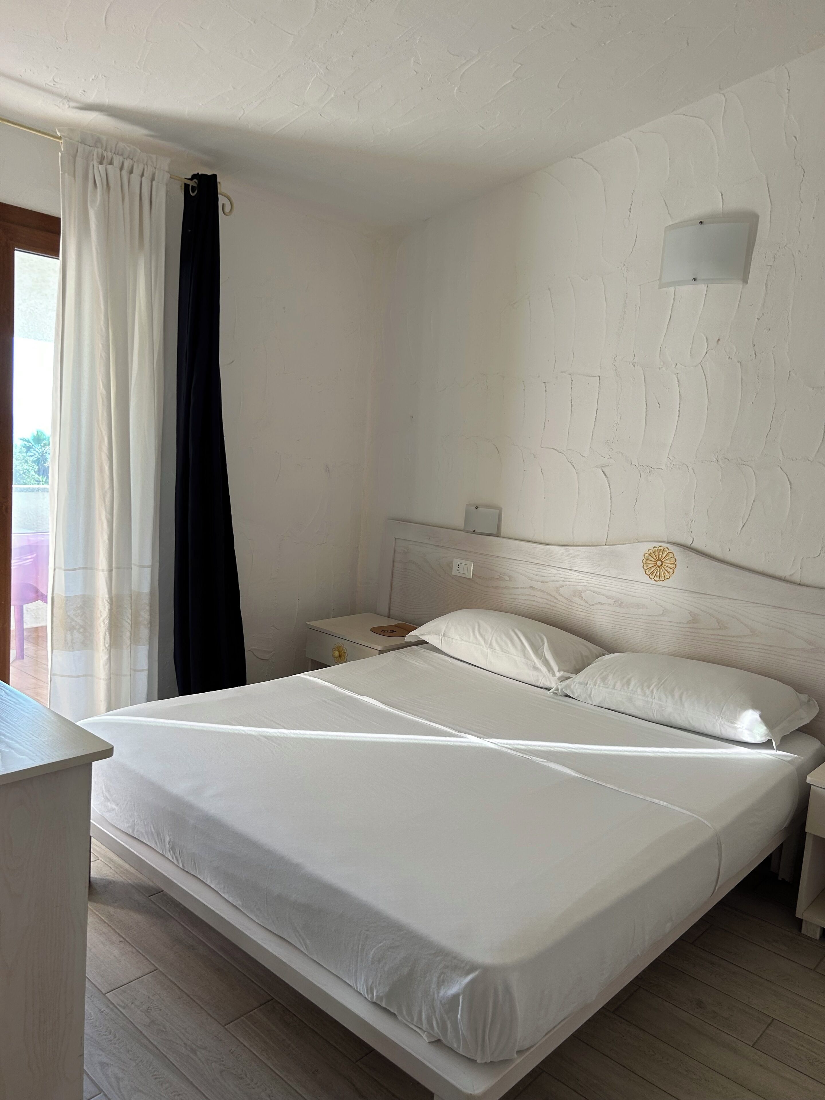 7 bedrooms, iron/ironing board, WiFi, bed sheets