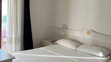 7 bedrooms, iron/ironing board, WiFi, bed sheets