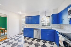 Fridge, microwave, oven, stovetop - UTD Base Camp | 15 min from SMU (Richardson)