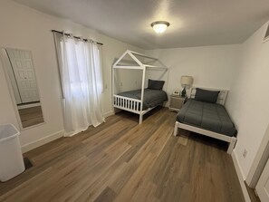 3 bedrooms, iron/ironing board, WiFi, bed sheets - Kid Friendly Oasis Near Downtown (Bismarck)