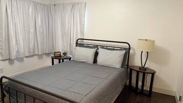 3 bedrooms, iron/ironing board, WiFi, bed sheets