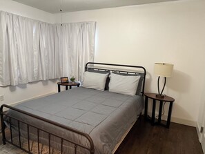 3 chambres, fer et planche à repasser, Wi-Fi, draps fournis