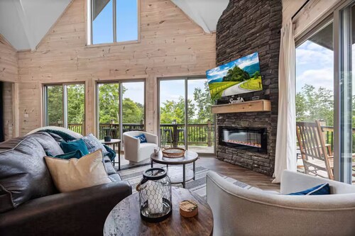 Private Cabin on Douglas Lake in Pigeon Forge/Gatlinburg area with beach access