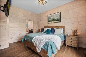 3 bedrooms, iron/ironing board, WiFi, bed sheets - Private Cabin on Douglas Lake in Pigeon Forge/Gatlinburg area with beach access (Sevierville)
