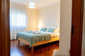 6 chambres, fer et planche à repasser, accès Internet, draps fournis