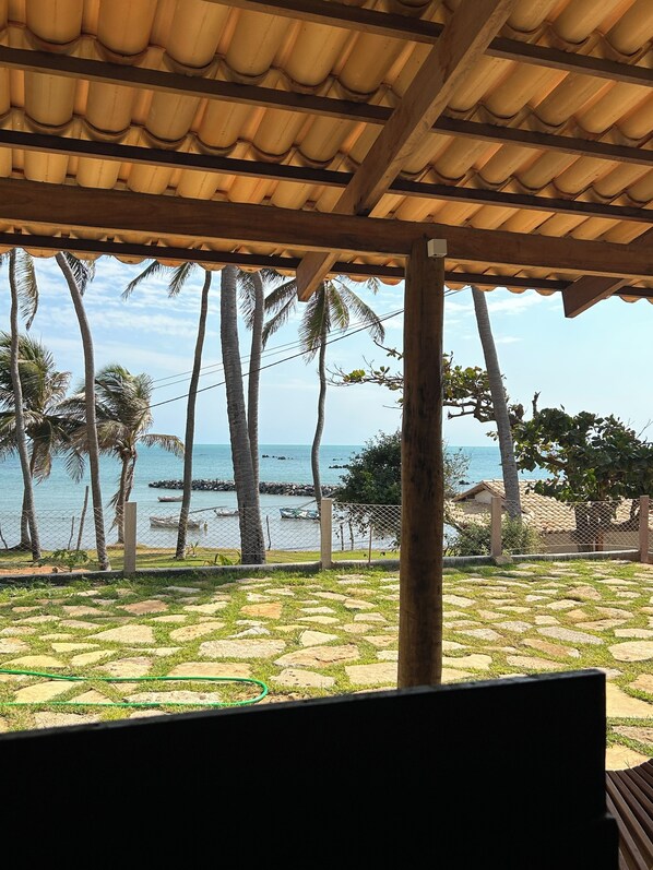 Property grounds - Relax with incredible views, 80 meters from the sea, pet-friendly. (Icapuí)