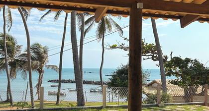 Relax with incredible views, 80 meters from the sea, pet-friendly.