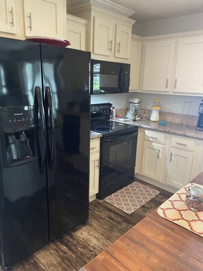 Private kitchen -  2-bedroom lake house on Crescent Lake.Close to Daytona, Orlando, St.Augustine (Crescent City)
