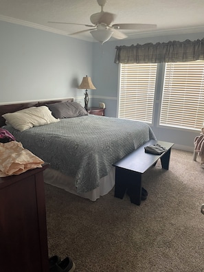 2 bedrooms, WiFi, bed sheets -  2-bedroom lake house on Crescent Lake.Close to Daytona, Orlando, St.Augustine (Crescent City)