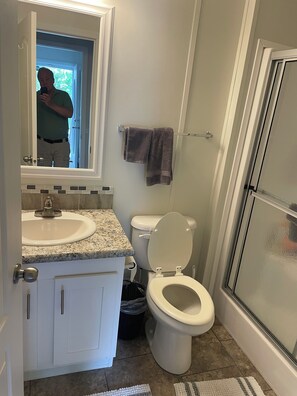 Dusche, Handtücher, Seife, Toilettenpapier