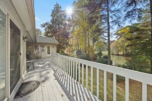 Terrace/patio - HappyBirdies 3 Bedroom Golf Retreat in Pinehurst Dog Friendly (Pinehurst)