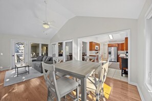 Interior - HappyBirdies 3 Bedroom Golf Retreat in Pinehurst Dog Friendly (Pinehurst)