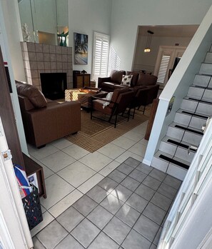 Smart TV, ping pong - Peaceful Beach retreat w/ private tree shaded yard- 1 mile to Indian Rocks Beach (Largo)