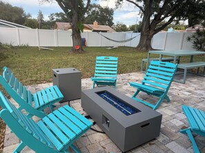 Outdoor dining - Peaceful Beach retreat w/ private tree shaded yard- 1 mile to Indian Rocks Beach (Largo)