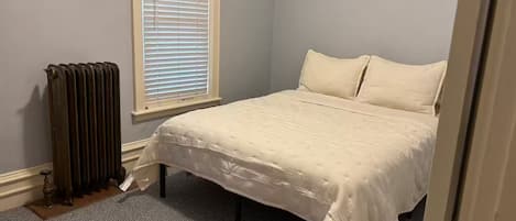 3 makuuhuonetta, silitysrauta/-lauta, Wi-Fi, vuodevaatteet