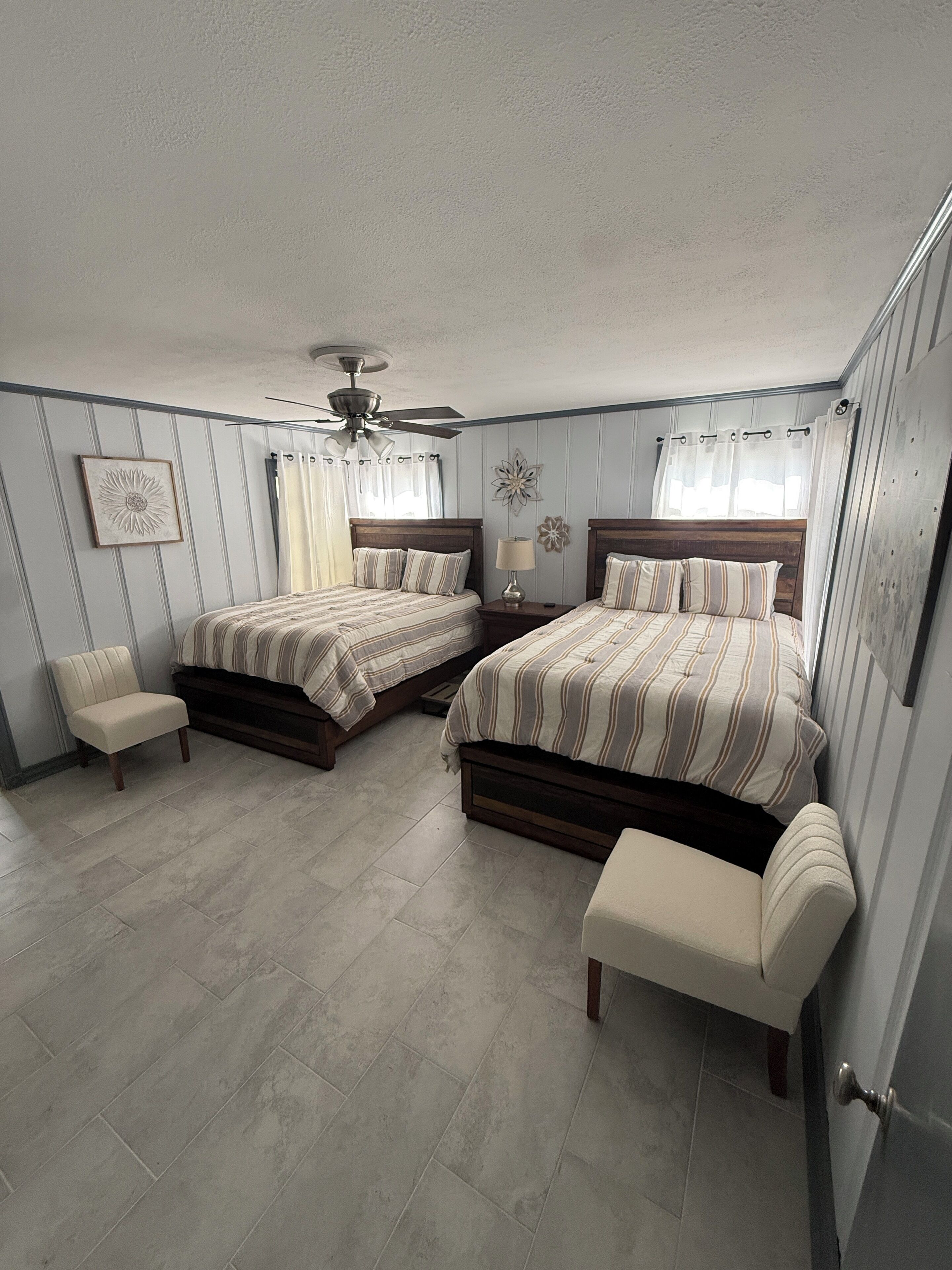 Iron/ironing board, WiFi, bed sheets