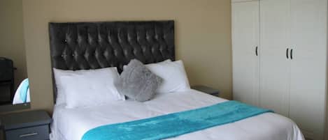 7 bedrooms, iron/ironing board, WiFi, bed sheets