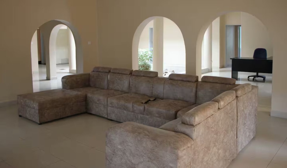 Lovely 7-bedroom House In Harare Perfect For Group Stays, Hosts Up To 20 Guests. - 哈拉雷