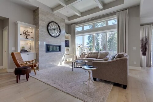 Luxury 4-bedroom 4 bathroom house with Hot Tub in fantastic Lake Country