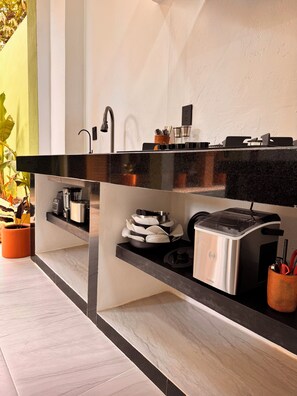 Fridge, stovetop, coffee/tea maker, electric kettle - Spacious 5BR Villa with Private Pool • Walk to La Punta Beach • High-Speed WiFi (Punta de Zicatela)