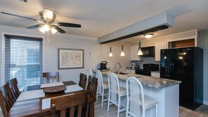 Dining - 253 Driftwood:Beautiful 2nd Floor Villa;Golf Course Views;Dogs Welcome (Edisto Beach)