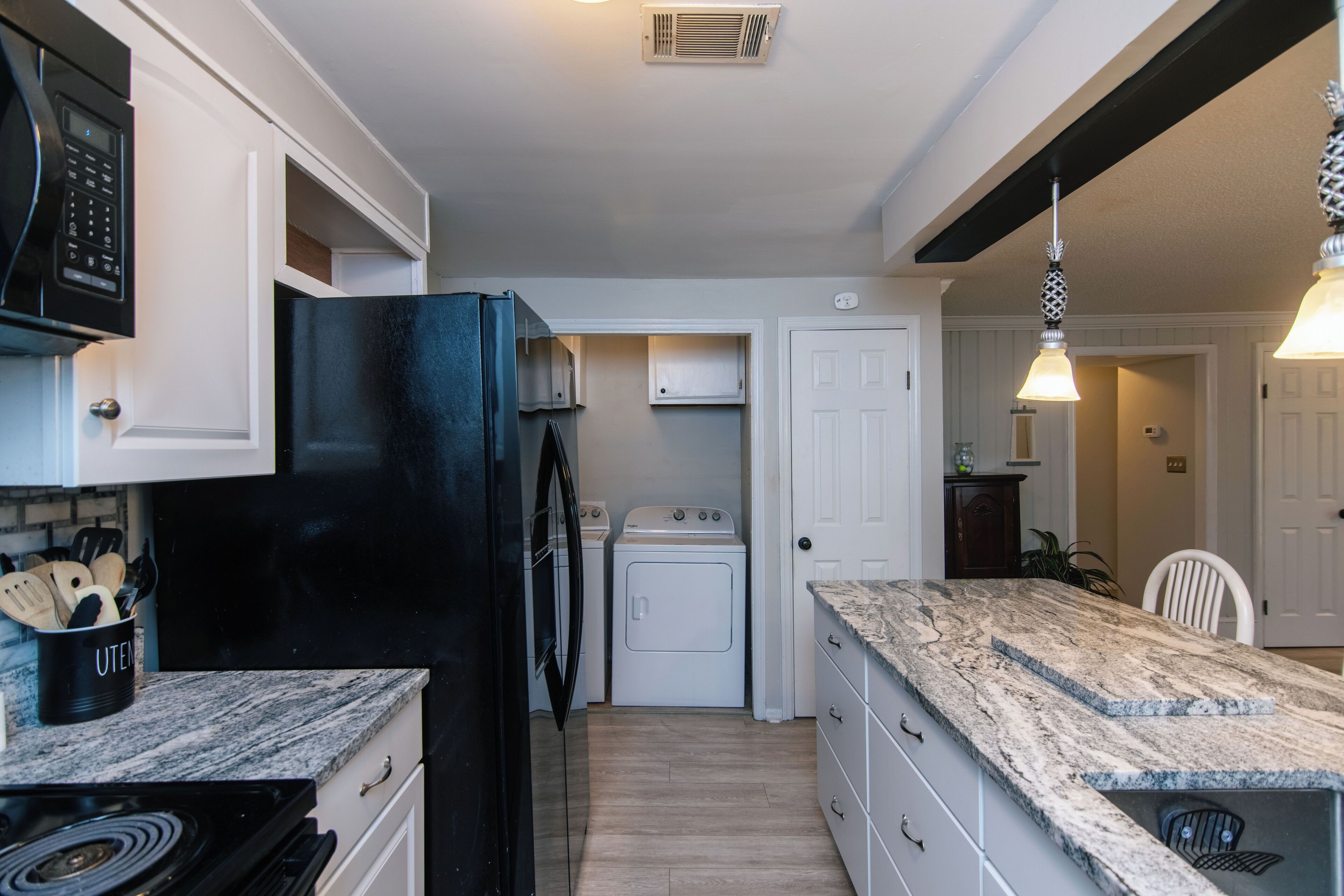 冰箱、微波炉、烤箱、炉灶