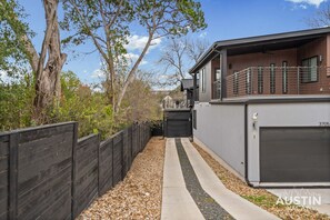 Property grounds - Modern Hideaway w Private Upper Deck | Near SoCo Eats, Zilker Days, Moody Nights (Austin)