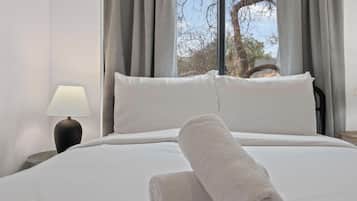 3 bedrooms, desk, iron/ironing board, free WiFi