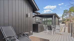 Outdoor dining - Modern Hideaway w Private Upper Deck | Near SoCo Eats, Zilker Days, Moody Nights (Austin)