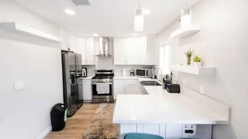 KylskÄp, mikrovÄgsugn, ugn och spishÀll