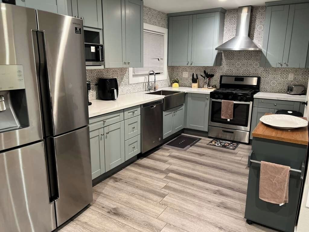 Fridge, microwave, oven, dishwasher