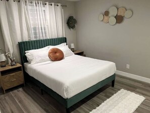 4 habitaciones, tabla de planchar con plancha, wifi y ropa de cama 