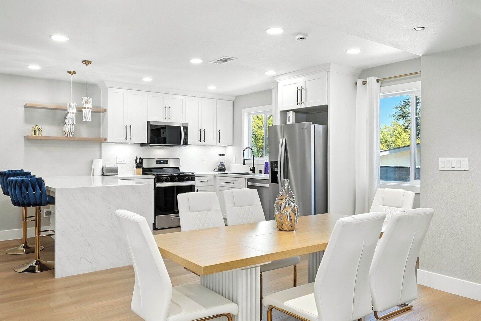 Fridge, microwave, oven, dishwasher. Xlnc Exotic Home Witt Rd Poway