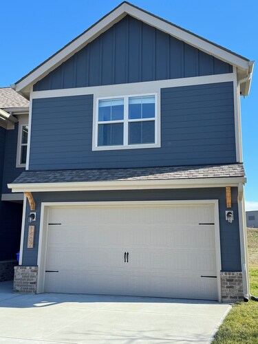 Luxury 3-bdrm townhome in gorgeous Maryville. 5 mins to TYS, 40 mins to Smokies!