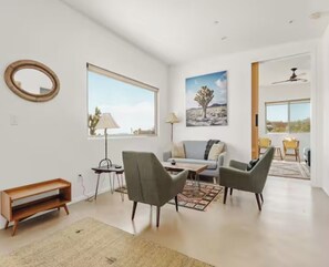 Living area - Juniper House - Desert Retreat near JTNP - Stargazing, Views & Spa (Joshua Tree)