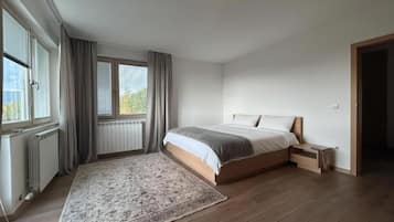 4 chambres, fer et planche à repasser, Wi-Fi gratuit, draps fournis