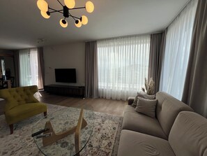 Smart TV, fireplace - Modern Luxury Villa in Breka with Panoramic City Views (Sarajevo)