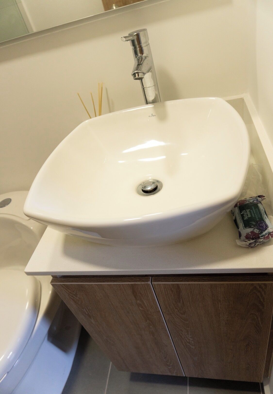 Serviettes fournies, savon, papier toilette