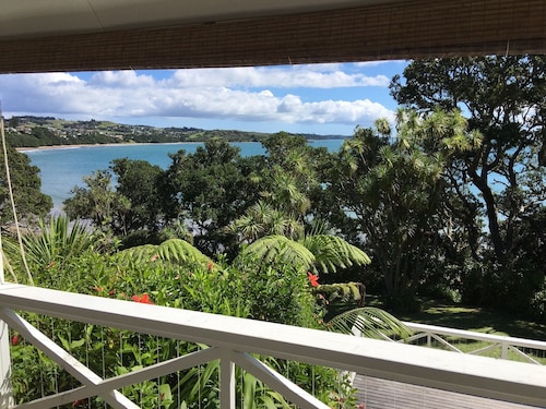 Quintessential Kiwi Bach on quiet end of blissful NZ Far North beach.