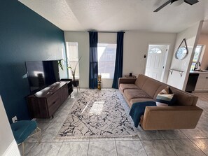 Smart TV - Waterfront 2BR Condo w/ Lanai & King Bed – Rotonda West (Rotonda West)