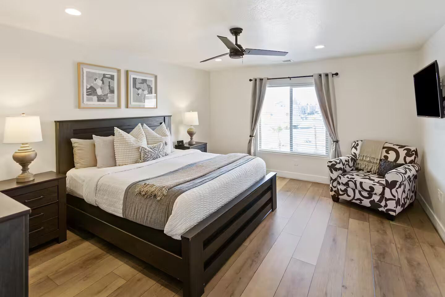 3 bedrooms, iron/ironing board, WiFi, bed sheets