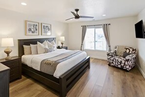 3 bedrooms, iron/ironing board, WiFi, bed sheets - Private HotTub+FirePit NEW Everything! Ultra Clean (Washington)